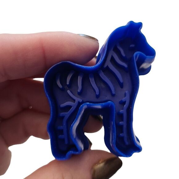 ANIMAL CRACKER Cookie Cutters Set of Four Press Pin NWOT - Picture 4 of 7